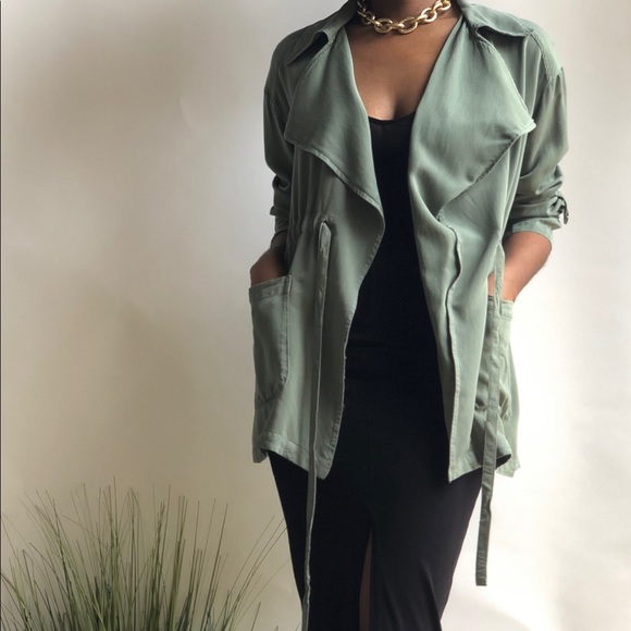 Waist length jacket. - Picture 3 of 7